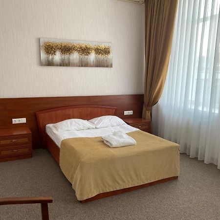 Alexandrovskiy Hotel Mykolajiv Exteriör bild