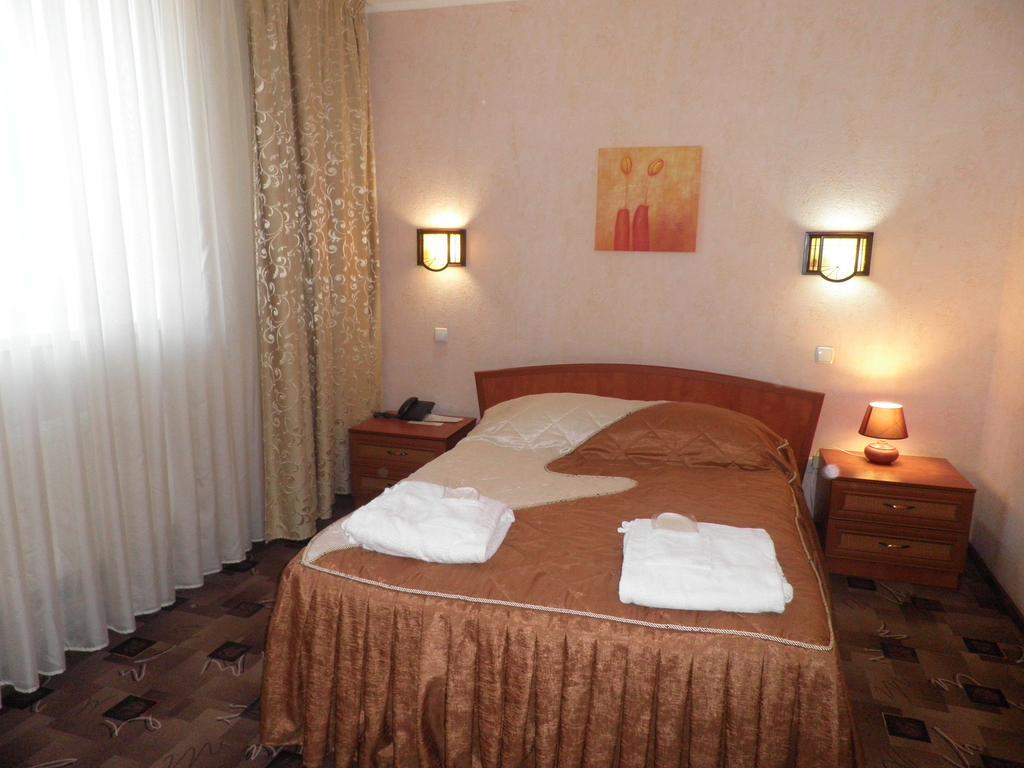Alexandrovskiy Hotel Mykolajiv Exteriör bild