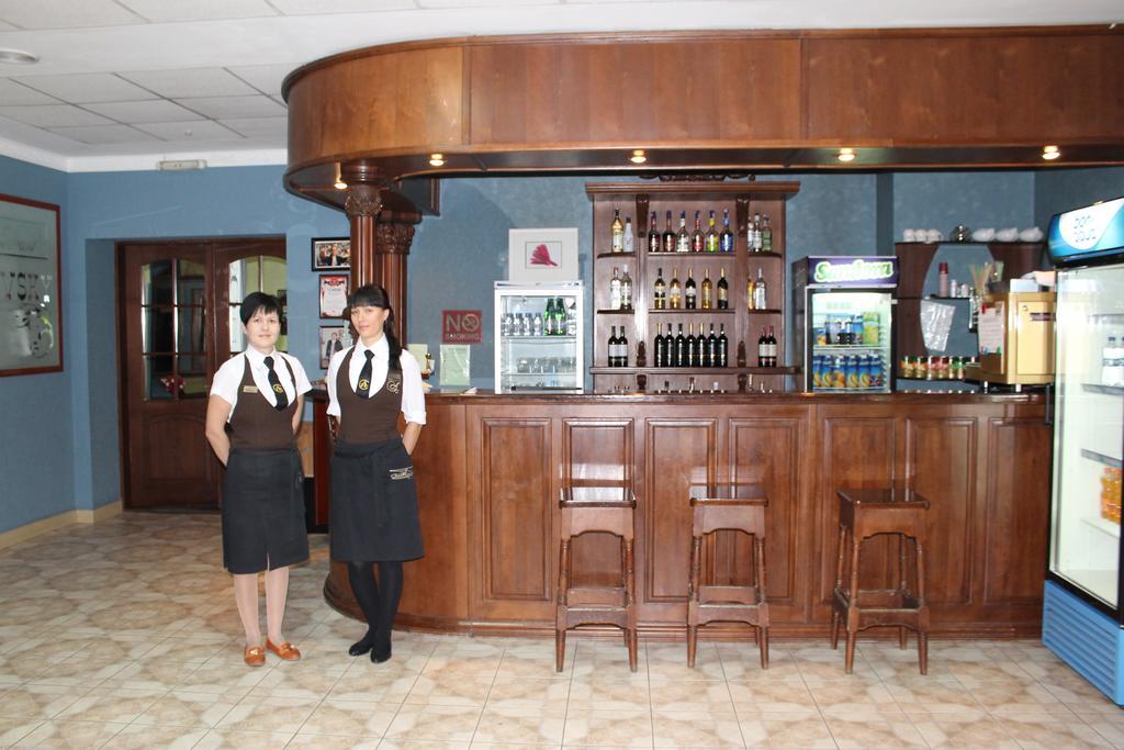 Alexandrovskiy Hotel Mykolajiv Exteriör bild