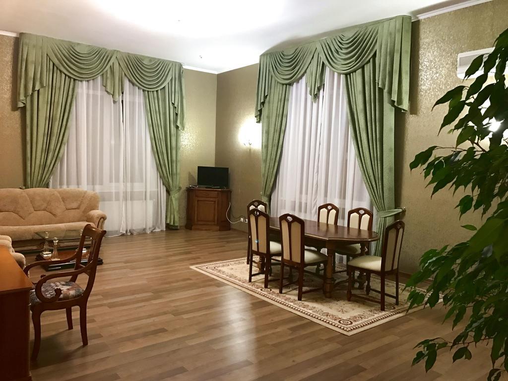 Alexandrovskiy Hotel Mykolajiv Exteriör bild