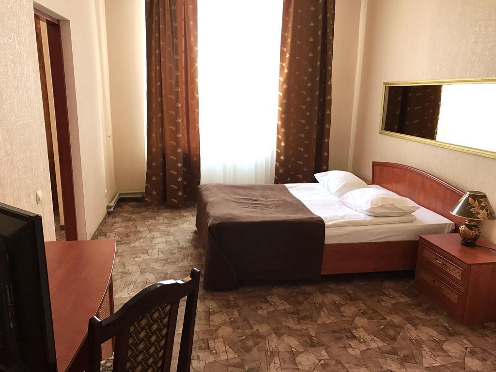 Alexandrovskiy Hotel Mykolajiv Exteriör bild