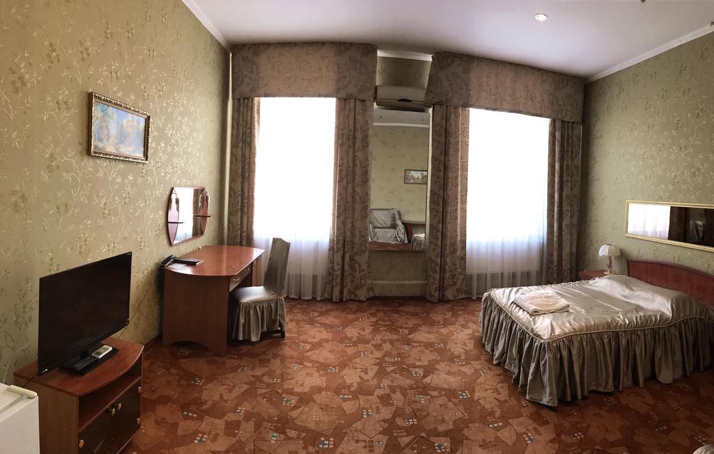 Alexandrovskiy Hotel Mykolajiv Exteriör bild